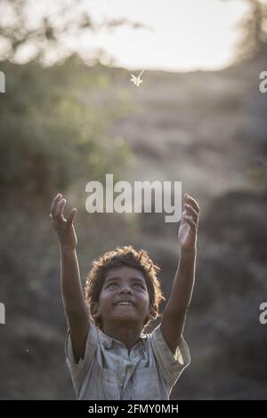 Lion Year : 2016 USA / Australien / UK Director : Garth Davis Sunny Pawar Stockfoto