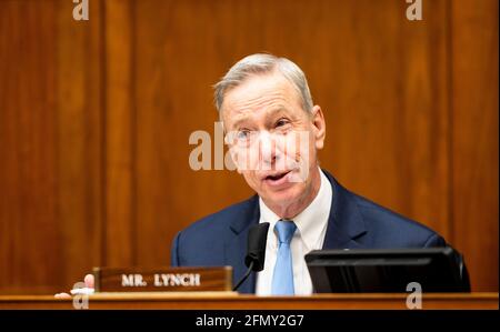 Washington, USA. Mai 2021. USA - 12. MAI: Der Abgeordnete Stephen Lynch, Massachusetts, stellt Zeugen während der Anhörung des Repräsentantenhauses über den „Capitol-Aufstand: Unerklärliche Verzögerungen und unbeantwortete Fragen“ am Mittwoch, den 12. Mai 2021, in Frage. (Foto von Bill Clark/Pool/Sipa USA) Quelle: SIPA USA/Alamy Live News Stockfoto