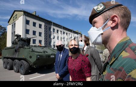 Verteidigungsminister Ludivine Dedonter (C) bei einem Besuch der belgischen Soldaten in Vilnius, Litauen, am Mittwoch, den 12. Mai 2021. Der belgische Infaner Stockfoto