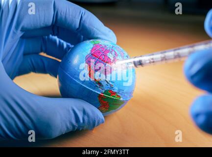 Konzept der Impfstrategie für Global Covid19. Impfstoffe gegen COVID. Stockfoto