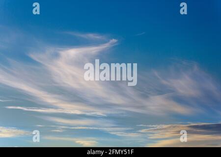 Wispy Clouds, Wales, Großbritannien Stockfoto