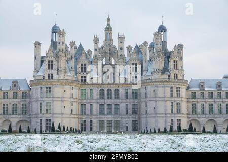 Frankreich, Loir-et-Cher (41), Chambord (UNESCO-Weltkulturerbe), königliche Burg der Renaissance, nach dem Schneefall Stockfoto