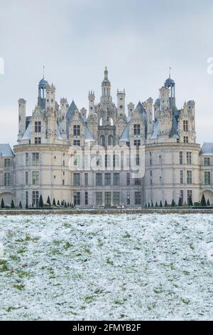 Frankreich, Loir-et-Cher (41), Chambord (UNESCO-Weltkulturerbe), königliche Burg der Renaissance, nach dem Schneefall Stockfoto