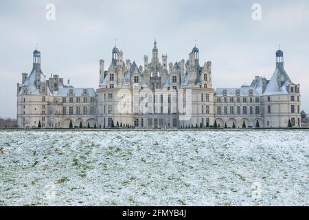Frankreich, Loir-et-Cher (41), Chambord (UNESCO-Weltkulturerbe), königliche Burg der Renaissance, nach dem Schneefall Stockfoto