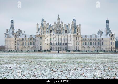 Frankreich, Loir-et-Cher (41), Chambord (UNESCO-Weltkulturerbe), königliche Burg der Renaissance, nach dem Schneefall Stockfoto