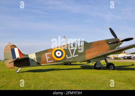 Zweiter Weltkrieg Supermarine Spitfire IA Kampfflugzeug AR213. Spitfire F Mk. Ia AR213 (G-AIST). Frühe 1941 Version des legendären Spitfire Stockfoto