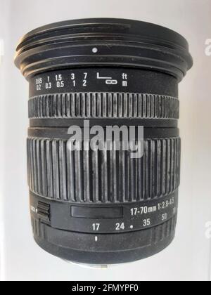 Altes Kameraobjektiv. Makroobjektiv für die Kamera. Fotokamera. Stockfoto