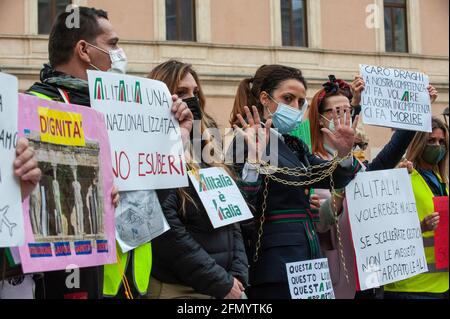 Rom, Italien 28/04/2021: Alitalia-Arbeiterprotest, Piazza San Silvestro. © Andrea Sabbadini Stockfoto