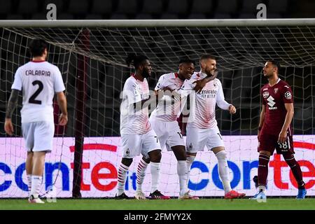 Turin, Italien. Mai 2021. Ante Rebic (C) des AC Mailand feiert während der Serie EIN Fußballspiel zwischen dem FC Turin und dem AC Mailand. Kredit: Nicolò Campo/Alamy Live Nachrichten Stockfoto