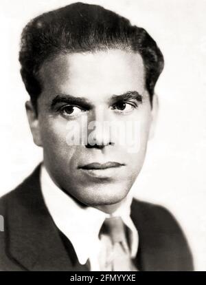 1935 Ca , USA : der gefeierte Regisseur FRANK CAPRA ( 1897 - 1991 ). Unbekannter Fotograf. - KINO - Porträt - ritratto - regista cinematografico - tie - cravatta - italo-amerikanisch - italo-amerikanisch ---- ARCHIVIO GBB Stockfoto