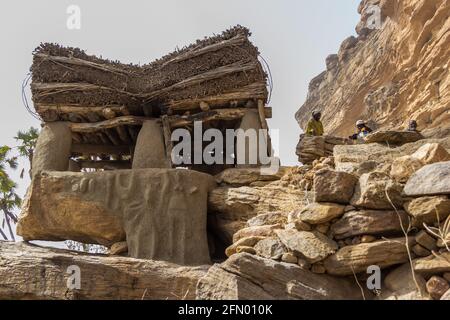 Eine toguna (Palaver Hütte), Treffpunkt für die Ältesten im Zentrum des Dorfes Dogon, Peli, Mali Stockfoto