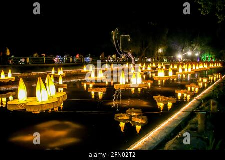 Schöne Nachtansicht des Lahore-Kanals in Punjab, Pakistan Stockfoto