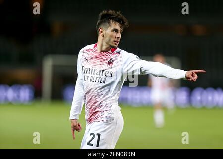 Brahim D’az vom AC Mailand feiert nach seinem Tor während des Serie-A-Spiels zwischen dem FC Turin und dem AC Mailand am 12. Mai 2 im Olympiastadion Grande Torino Stockfoto