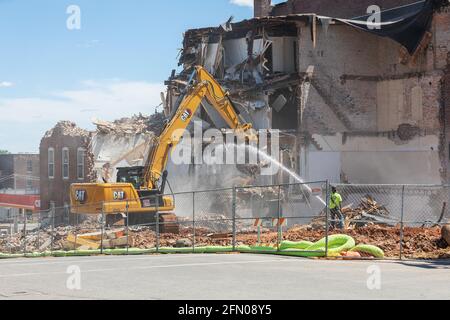 Burlington, Iowa, USA. Mai 2021. Das 1873 erbaute ehemalige Polizeidezernat in Burlington, Iowa, wird von Entwicklern eines neuen Projekts abgerissen. Kredit: Keith Turrill/Alamy Live Nachrichten Stockfoto