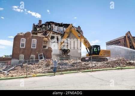 Burlington, Iowa, USA. Mai 2021. Das 1873 erbaute ehemalige Polizeidezernat in Burlington, Iowa, wird von Entwicklern eines neuen Projekts abgerissen. Kredit: Keith Turrill/Alamy Live Nachrichten Stockfoto