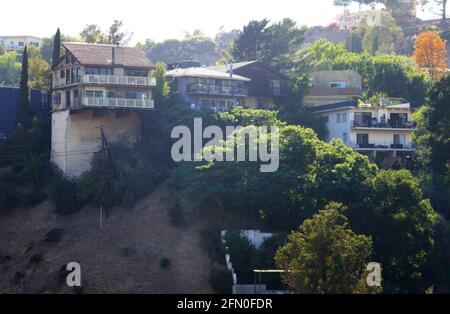 Los Angeles, Kalifornien, USA 4. Mai 2021 EINE allgemeine Sicht der Atmosphäre der Häuser auf der Hollywood Hills Cliffside am 4. Mai 2021 in Los Angeles, Kalifornien, USA. Foto von Barry King/Alamy Stockfoto Stockfoto