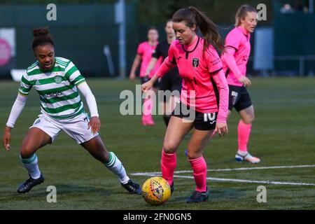 East Kilbride, Großbritannien. Mai 2021. Clare Shine (#10) von Glasgow City FC während der Scottish Building Society Scottish Women's Premier League 1 Fixture Celtic FC vs Glasgow City, K-Park Training Academy, East Kilbride, Glasgow, 12/05/2021 Credit: Colin Poultney/Alamy Live News Stockfoto