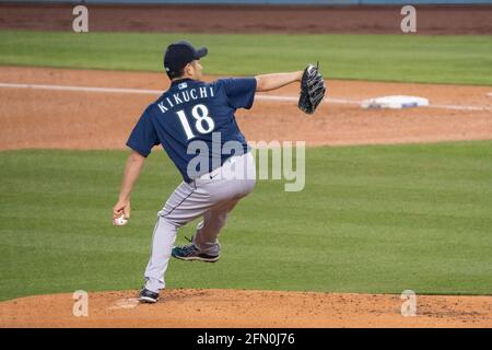 Seattle Mariners startet Pitcher Yusei Kikuchi (18) spielt während eines MLB-Spiels gegen die Los Angeles Dodgers, Dienstag, 11. Mai 2021, in Los Angeles, Stockfoto