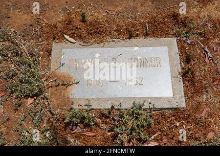 Los Angeles, Kalifornien, USA 5. Mai 2021 EIN allgemeiner Blick auf die Atmosphäre des Grabes der Circus-Entertainerin Frances Belle O'Connor in der Sektion der Ladies Auxiliary Pacific Coast Showmen's Association auf dem Evergreen Cemetery in der Evergreen Avenue 204 am 5. Mai 2021 in Los Angeles, Kalifornien, USA. Geboren ohne Waffen war sie als Armless Wonder im Zirkus und in Tod Brownings Kultfilm-Klassiker „Freaks“ aus dem Jahr 1932 zu sehen. Foto von Barry King/Alamy Stockfoto Stockfoto