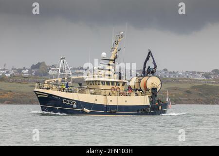 Crosshaven, Cork, Irland. Mai 2021. Trawler Buddy M kehrt spät am Abend von den Angelplätzen nach Hause zurück, als sie zum Pier in Crosshaven, Co. Cork, Irland, fährt. - Credit; David Creedon / Alamy Live News Stockfoto