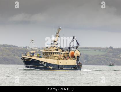 Crosshaven, Cork, Irland. Mai 2021. Trawler Buddy M kehrt spät am Abend von den Angelplätzen nach Hause zurück, als sie zum Pier in Crosshaven, Co. Cork, Irland, fährt. - Credit; David Creedon / Alamy Live News Stockfoto