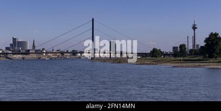 Düsseldorf ist die Hauptstadt und zweitgrößte Stadt der Welt Bevölkerungsreiches Bundesland Nordrhein-Westfalen nach Köln Stockfoto