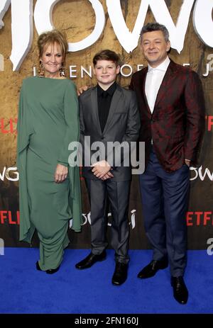 Dec 04, 2018 - London, England, UK - Mowgli: Legend of the Jungle Special Screening Foto zeigt: Lorraine Ashbourne, Andy Serkis und Louis Ashbour Stockfoto