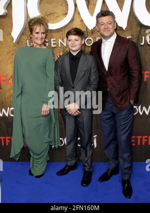 Dec 04, 2018 - London, England, UK - Mowgli: Legend of the Jungle Special Screening Foto zeigt: Lorraine Ashbourne, Andy Serkis und Louis Ashbour Stockfoto