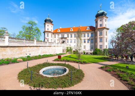 Mnisek pod Brdy - romantisches Schloss Stockfoto