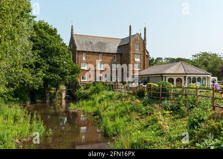 Caley Mill, Heacham, Norfolk, Großbritannien; ehemalige Wassermühle aus dem Jahr 1837, die jetzt von Norfolk Lavender verwendet wird Stockfoto