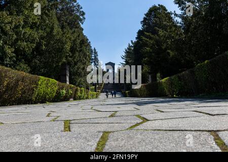 Belgrad, Serbien - 24. April 2021: Denkmal des unbekannten Helden auf dem Gipfel des Avala-Berges in der Nähe von Belgrad, Serbien Stockfoto