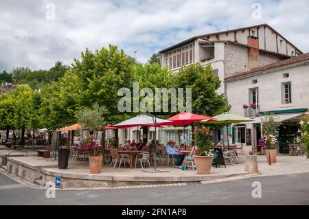 Trarieux-Platz, Aubeterre-sur-Dronne, aufgeführt als eines der schönsten Dörfer Frankreichs, Charente (16), Nouvelle Aquitaine Region, Frankreich Stockfoto