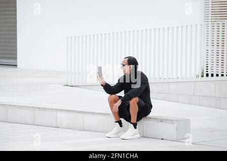 Rick Owens im Backstage seiner Fashion Show in Venezia Lido, Frühjahr Sommer 2021, Ready to Wear Fashion Week Stockfoto