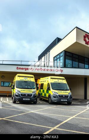 2 Krankenwagen wurden in der Notaufnahme in Rotherham eingeholt Stockfoto