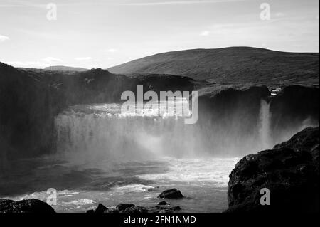 Godafoss am Fluss Skjálfandafljót. Gesamtfall von rund 40 Fuß. Stockfoto