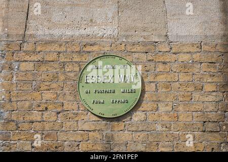 Essex Way, Ansicht einer Gedenktafel, die am High Lighthouse Gebäude in Harwich befestigt ist und das offizielle Ende der Essex Way Wanderroute in Essex, England, markiert Stockfoto