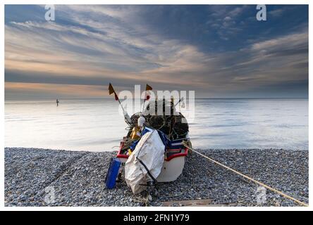 Kleines Fischerboot Sheringham Stockfoto