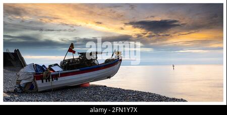 Kleines Fischerboot Sheringham Stockfoto