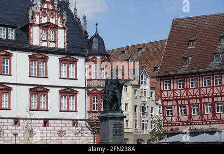 Coburg, Marktplatz Mit Malerischen Altstadthäusern Und Dem Preis-Albert-Denkmal, Oberfranken, Bayern, Deutschland Stockfoto