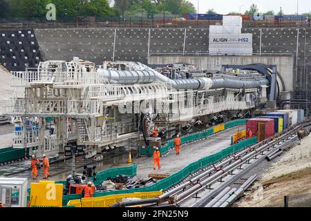 Florence - die größte Tunnelbohrmaschine, die jemals bei einem britischen Eisenbahnprojekt eingesetzt wurde - wird am Standort HS2 in West Hyde in der Nähe von Rickmansworth in Hertfordshire vorgestellt. Bilddatum: Donnerstag, 13. Mai 2021. Stockfoto