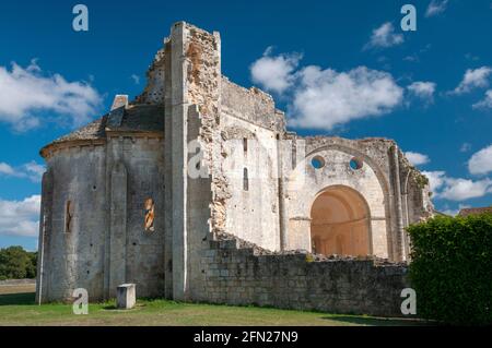 Abtei unserer Lieben Frau von Trizay (11.-12. Jahrhundert), Charente-Maritime (17), Region Nouvelle-Aquitaine, Frankreich Stockfoto