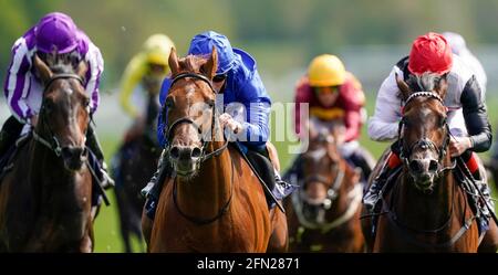 William Buick reitet auf der „The ORYMUS Lane“ (zweiter links) auf dem Weg zum Sieg des Al Basti Equiworld Dubai Dante Stakes am zweiten Tag des Dante Festivals auf der Pferderennbahn von York. Bilddatum: Donnerstag, 13. Mai 2021. Stockfoto