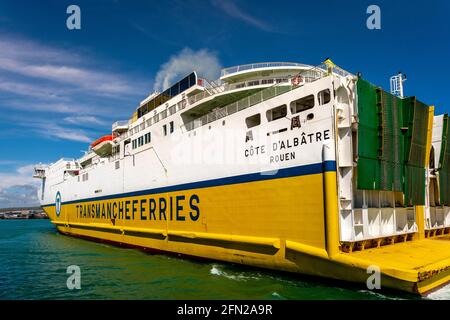 Die Transmanche Newhaven - Dieppe Ferry kommt am Hafen von Newhaven, East Sussex, Großbritannien an. Stockfoto