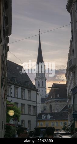 WIEN, ÖSTERREICH - 20. Jun 2017: Wien liegt im Nordosten Österreichs, an der östlichsten Ausdehnung der Alpen im Wiener Becken. Stockfoto