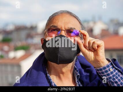 Senior Man Mask Virus Pandemiebrille Coronavirus Stockfoto