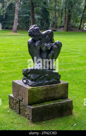 Femme Accroupie, die kauzende Frau, von Auguste Rodin, 1882, Kroller-Muller Museum, Nationalpark Hoge Veluwe, Otterlo, Niederlande, Europa Stockfoto