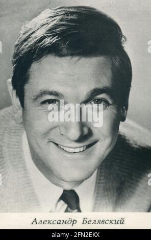 Alexander Borissowitsch Beljawski (Александр Борисович Белявский, 6. Mai 1932 – 8. September 2012) war ein sowjetisch-russischer Schauspieler, der in mehr als hundert Filmen auftrat. Alte Postkarte aus der UdSSR, 1961. Stockfoto