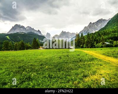 Innichen, Dolomiten im Hintergrund, Provinz Südtirol, Trentino-Südtirol, Italien, Pustertal Stockfoto