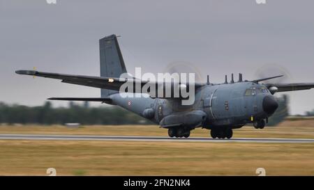 Evreux Air Base Frankreich 14. JULI 2019 Militärtransportflugzeug aus der Zeit des Kalten Krieges hebt ab. Transall C-160G Gabriel, die elektronische Kampfvariante C-160 der französischen Luftwaffe. Stockfoto