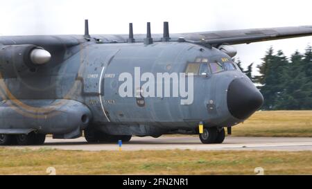 Evreux Air Base Frankreich 14. JULI 2019 Nahaufnahme von Transall C-160G Gabriel, der elektronischen Kampfvariante C-160 der französischen Luftwaffe, die auf der Startbahn rollt. Stockfoto